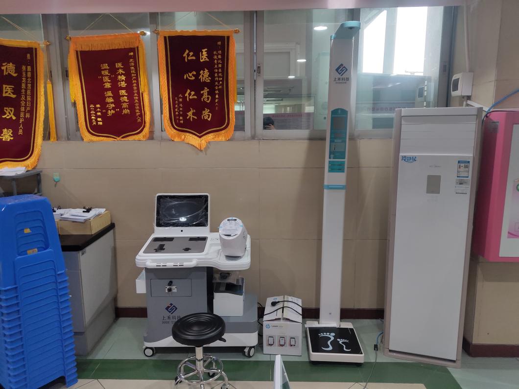 應(yīng)用于醫(yī)務(wù)室的健康檢測(cè)儀 應(yīng)用于醫(yī)務(wù)室的健康檢測(cè)儀