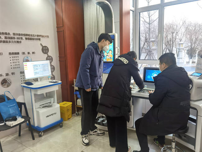 泰安養(yǎng)老中心的健康體檢一體機(jī).jpeg 泰安養(yǎng)老中心的健康體檢一體機(jī).jpeg